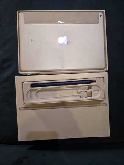 iPad 9th Gen 256 9/10 Condition with Box Charger and Cable
