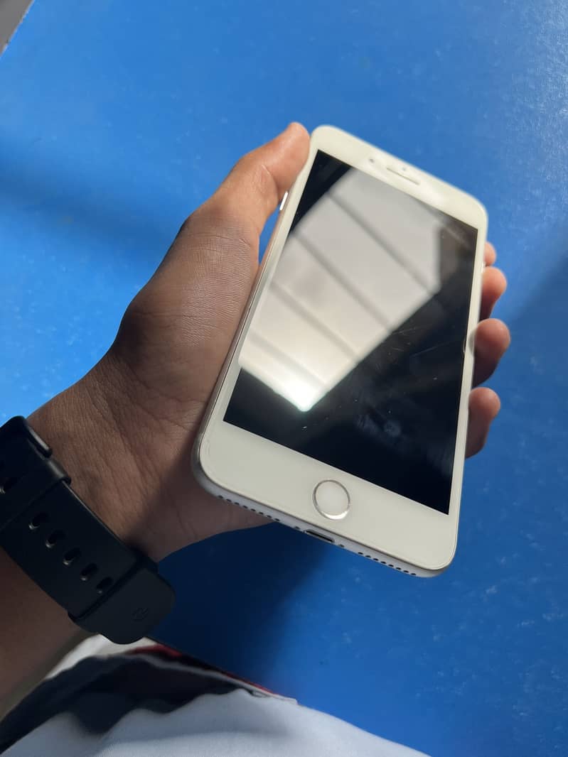 Apple iPhone 7 Plus 6