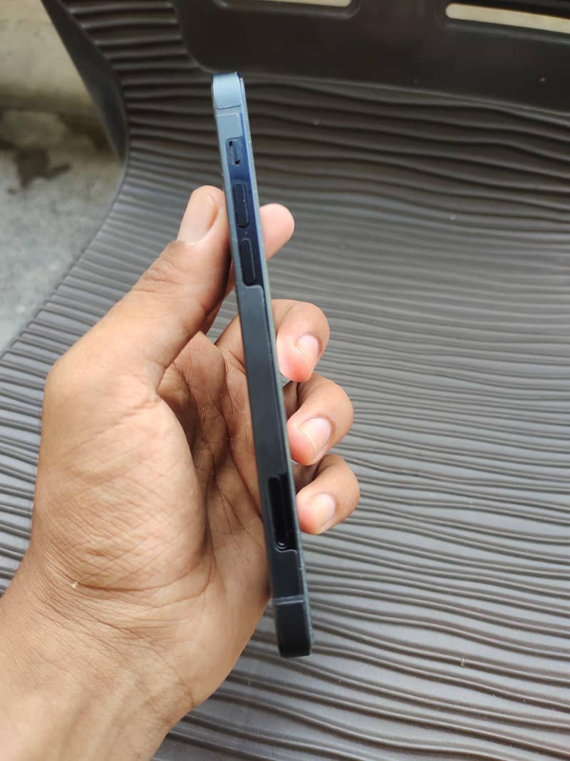 Apple iPhone 12 6