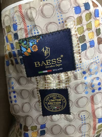 Orignal italy BAESS  3piece suit 10/10 condition
