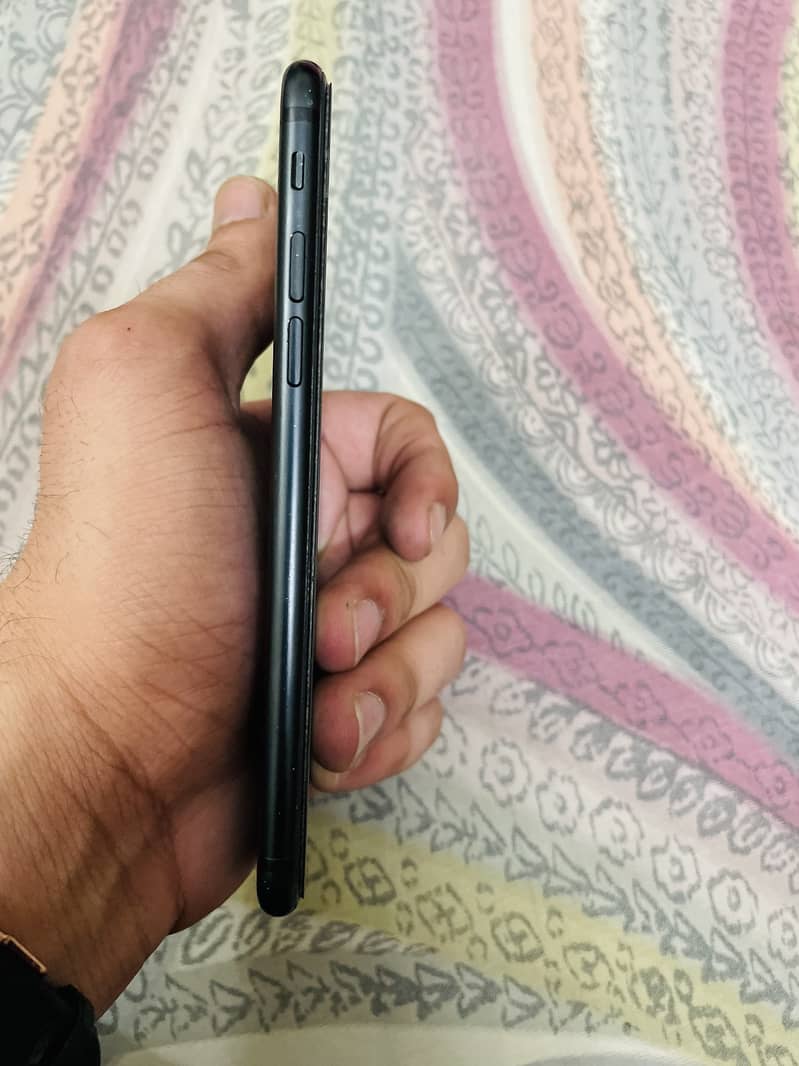 Apple iPhone 7 1