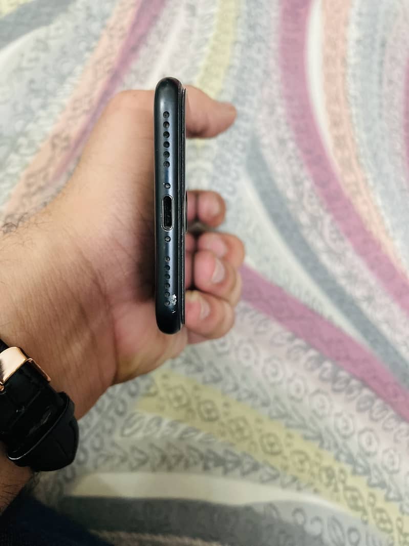 Apple iPhone 7 2