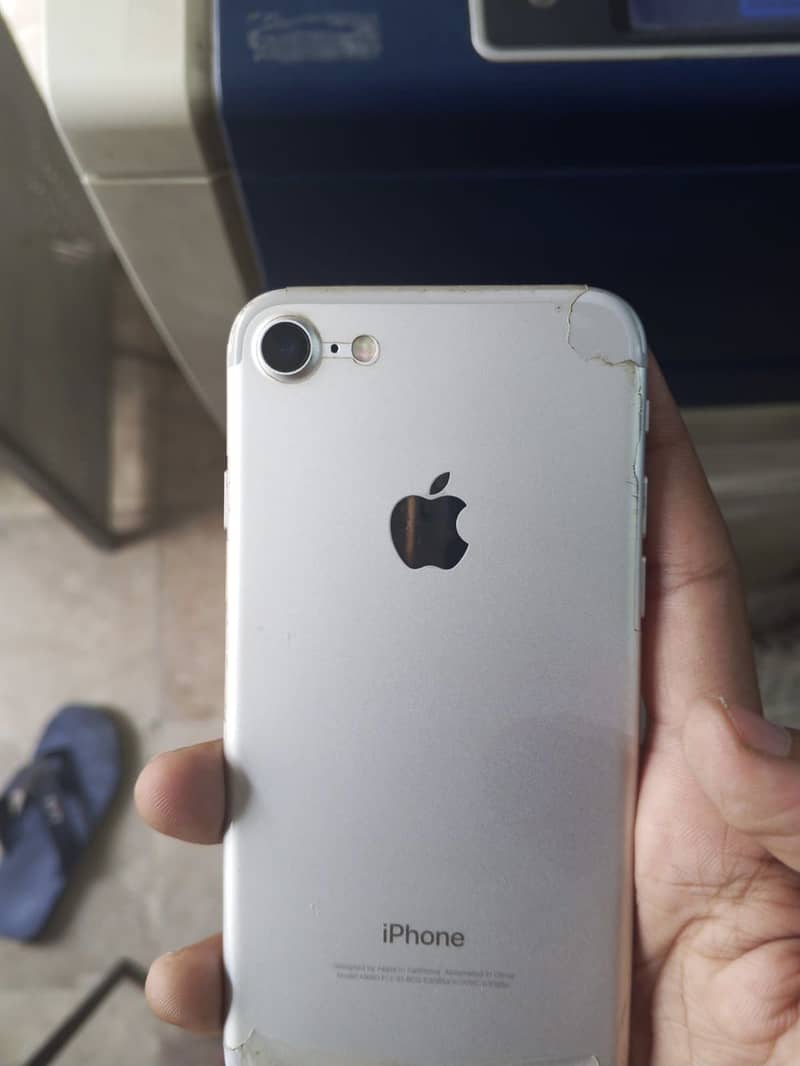 Apple iPhone 7 0