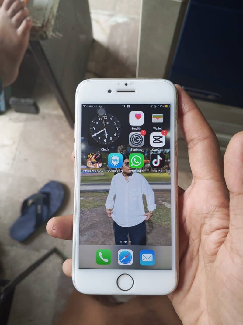 Apple iPhone 7 1