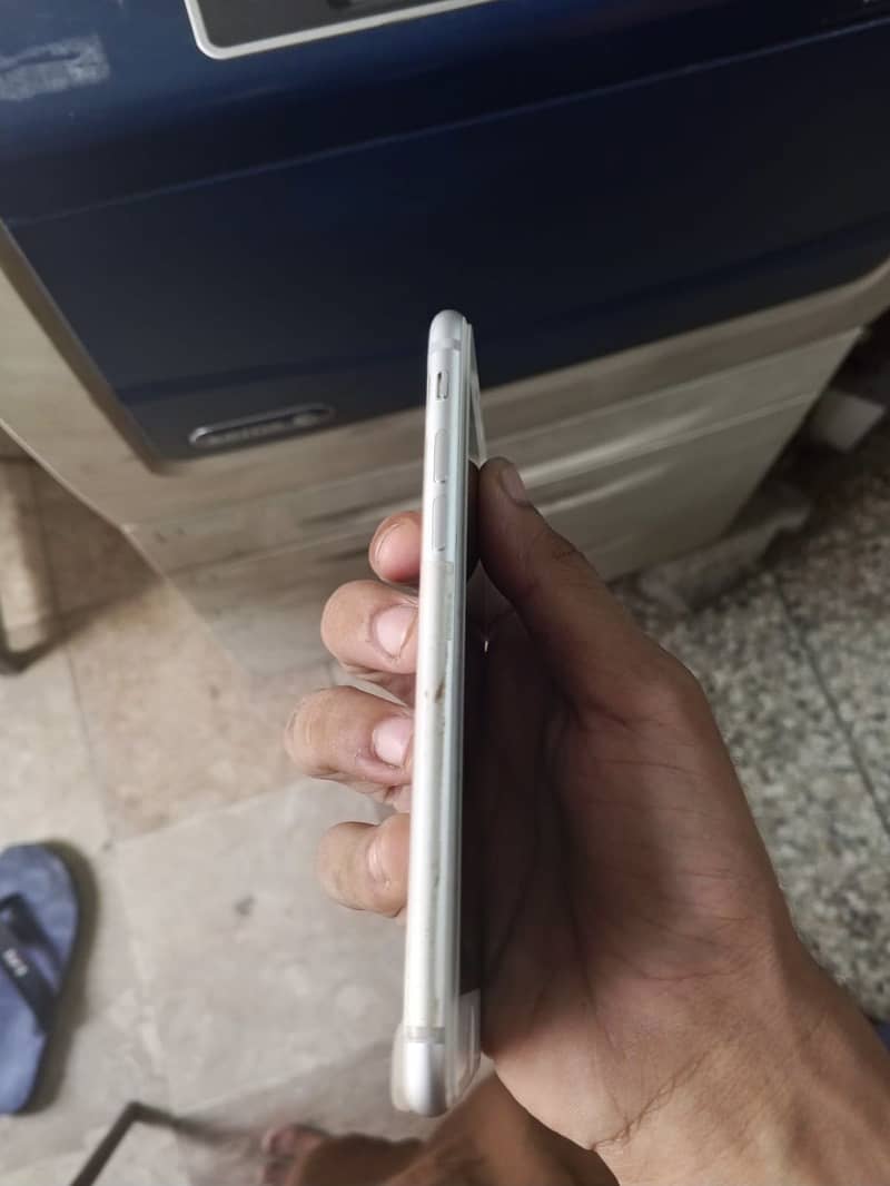 Apple iPhone 7 3