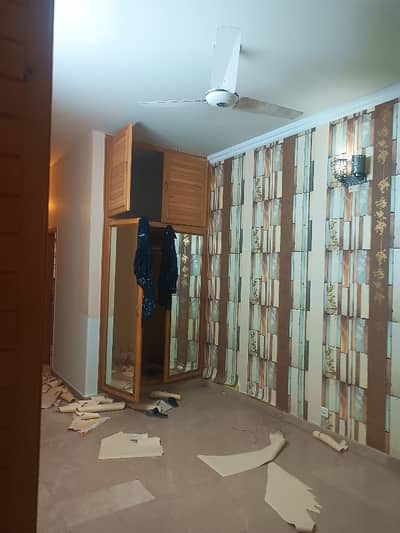 6 bedroom triple story neat and clean house for rent in Malala demand 300000 at Prime location for family
