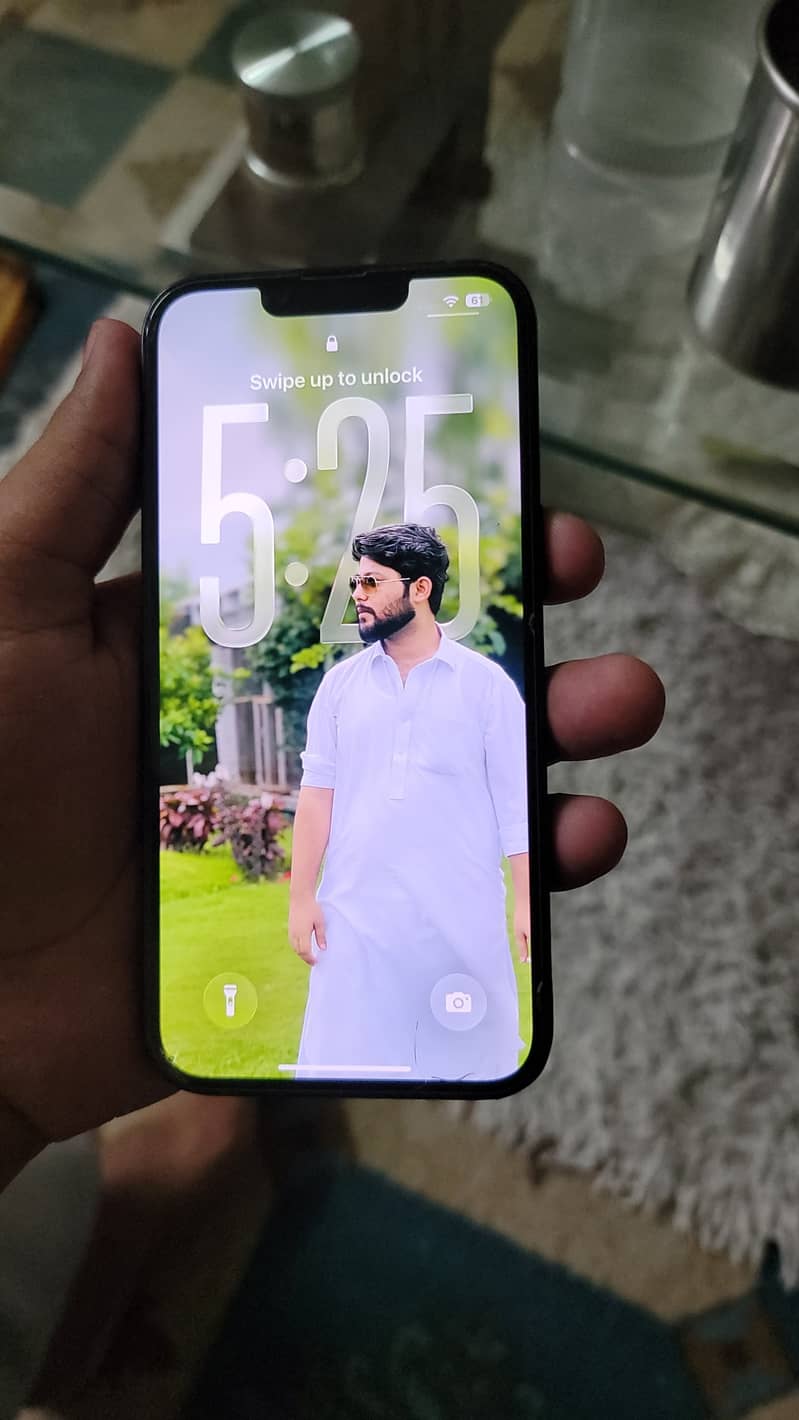 Apple iPhone 13 4