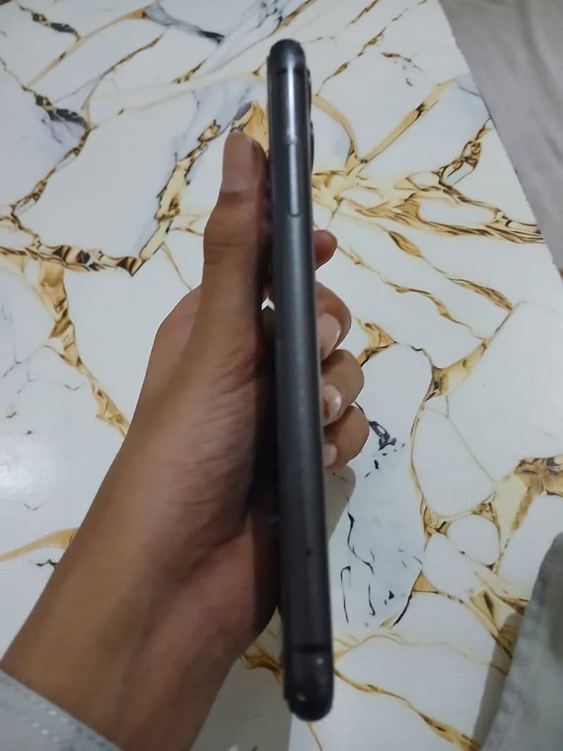 iPhone 11 Mint condition 3