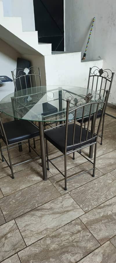 Dining Table and Chairs Best Condition