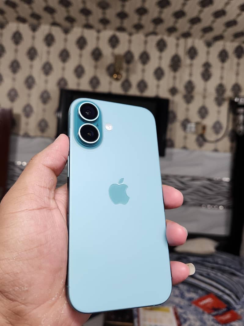 Apple iPhone 16 0