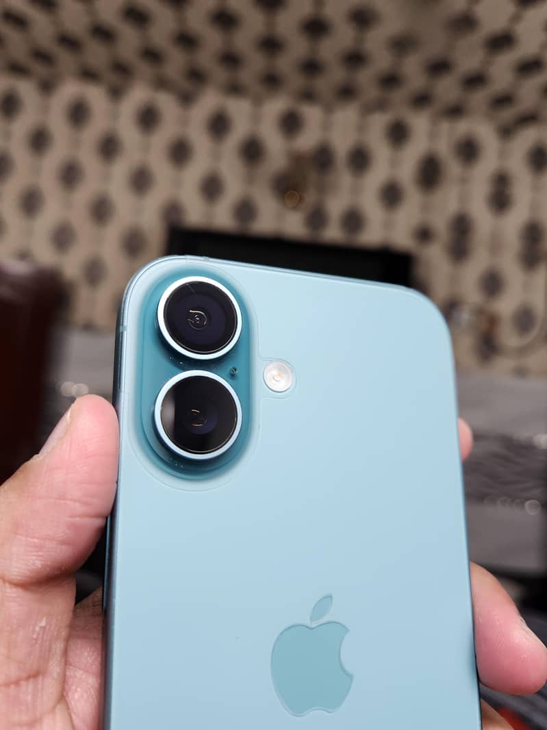 Apple iPhone 16 1