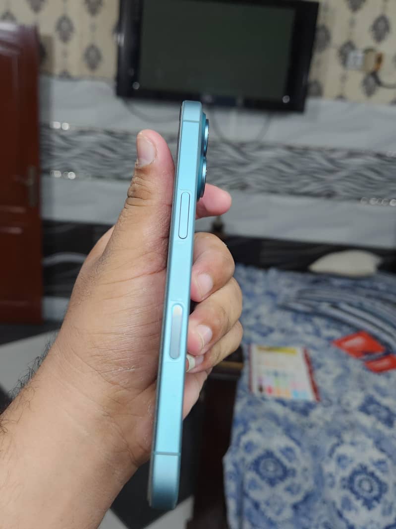 Apple iPhone 16 2