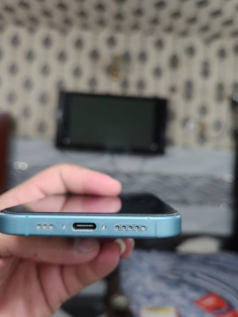 Apple iPhone 16 3