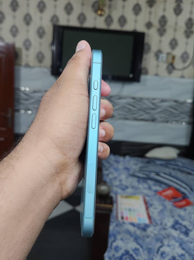 Apple iPhone 16 5