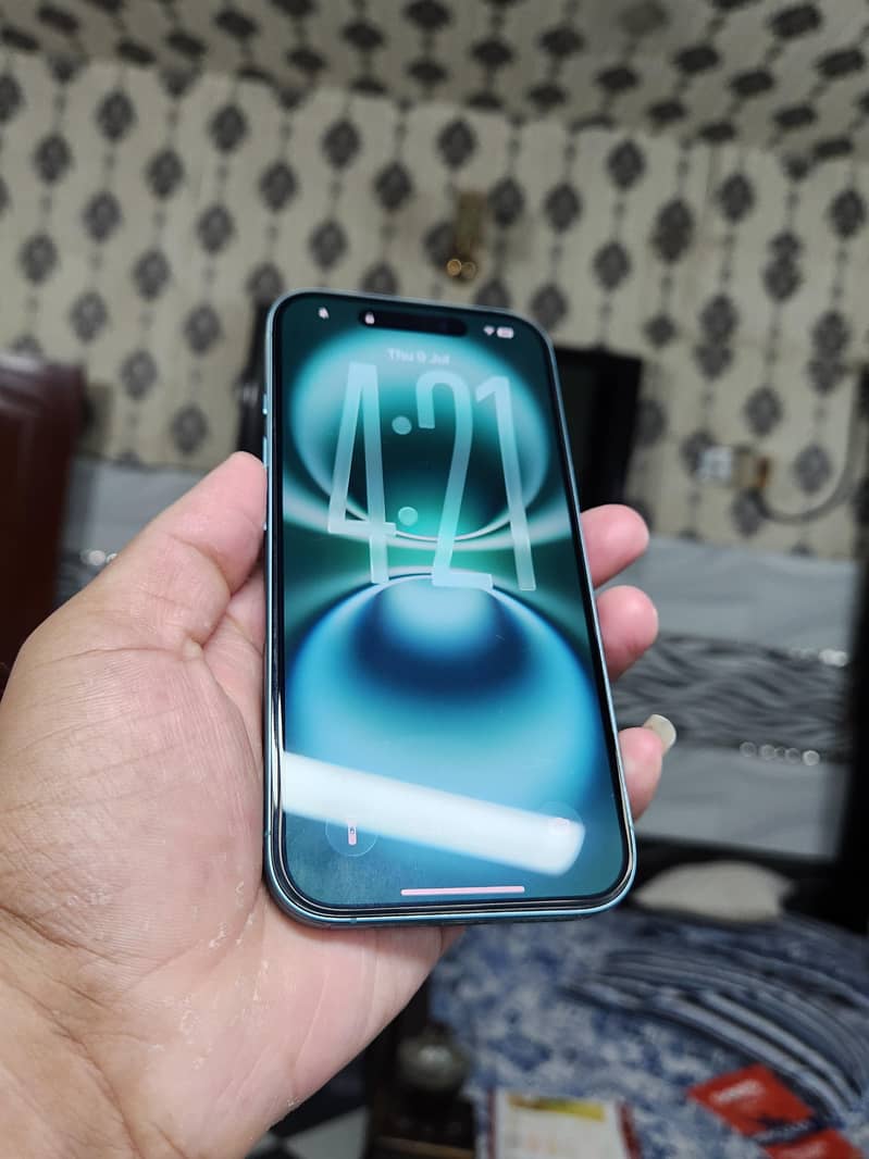 Apple iPhone 16 6