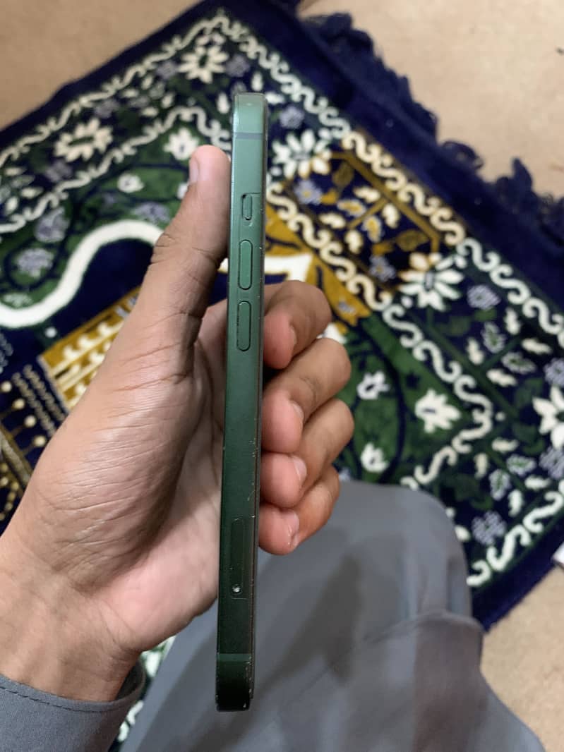 Apple iPhone 13 2