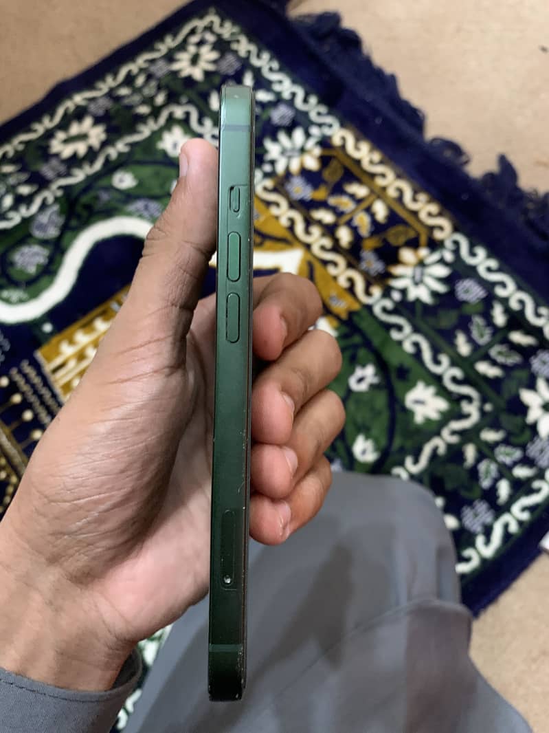Apple iPhone 13 4