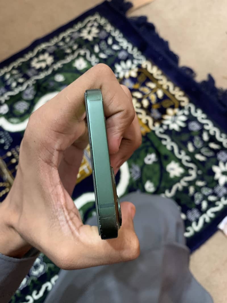Apple iPhone 13 5