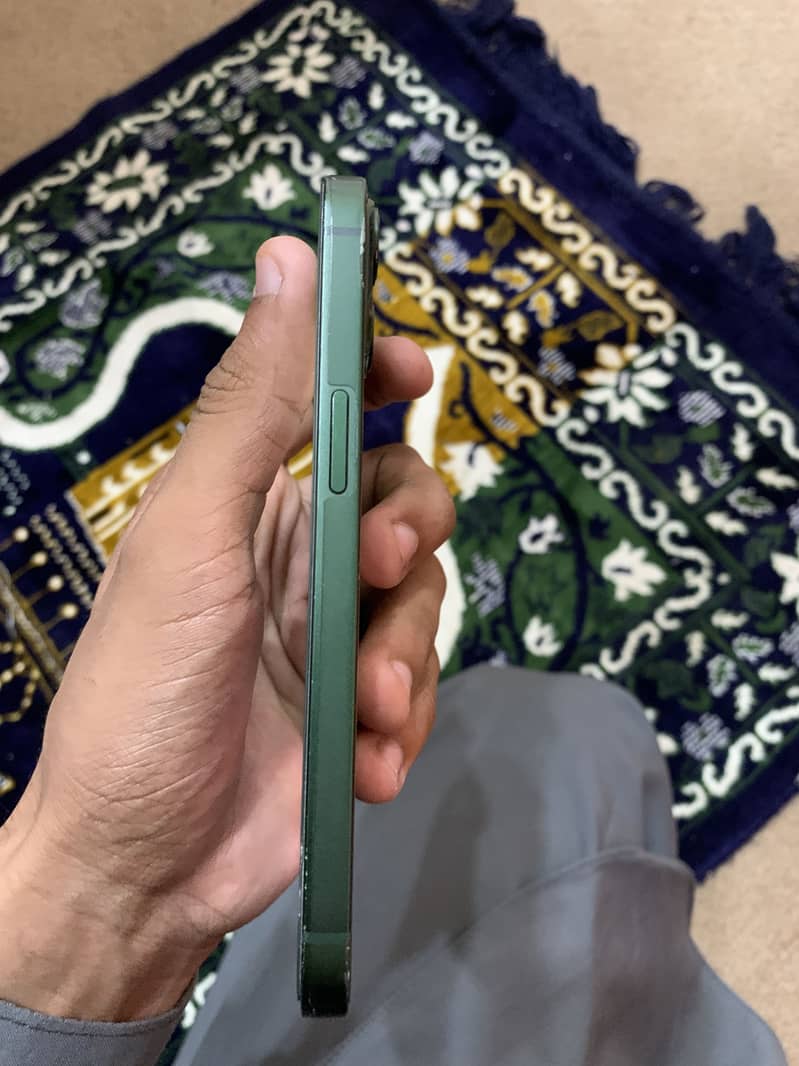 Apple iPhone 13 6