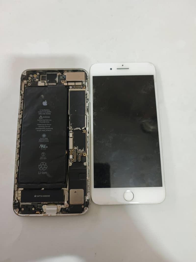 Apple iPhone 8 Plus 1