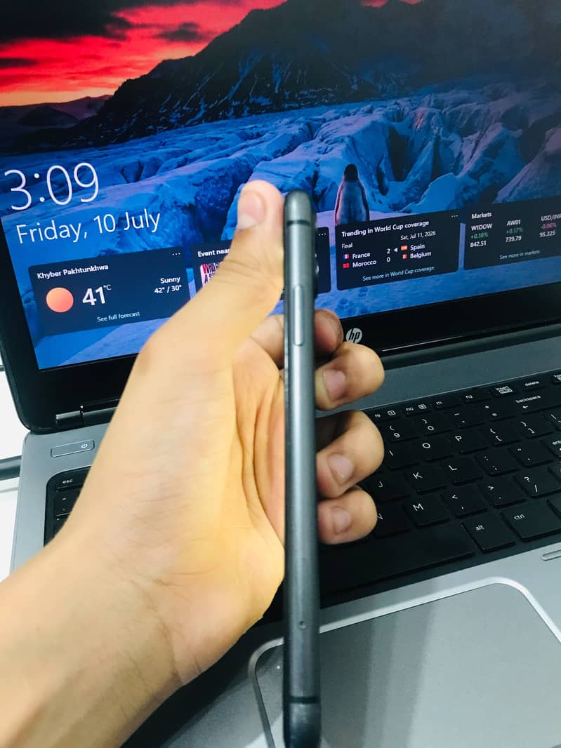 Apple iPhone 11 3