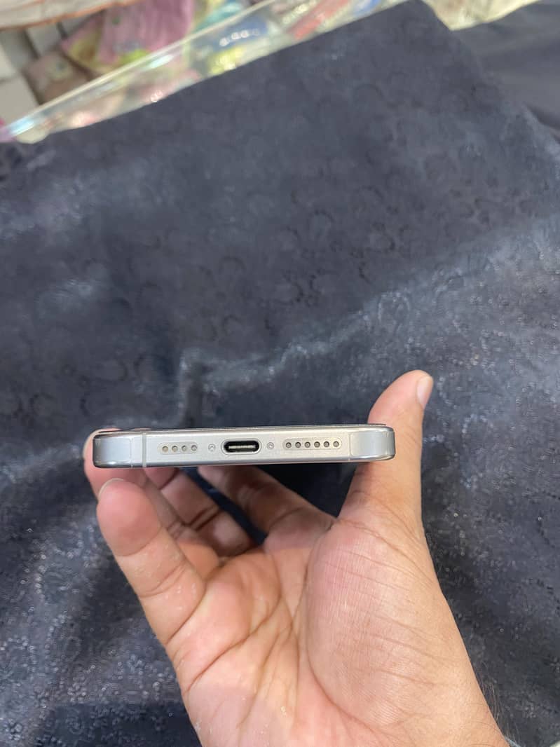 Apple iPhone 15 Pro Max 2
