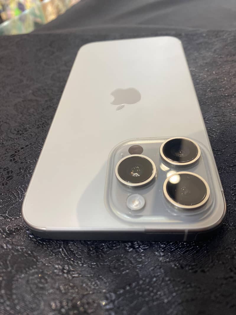 Apple iPhone 15 Pro Max 3