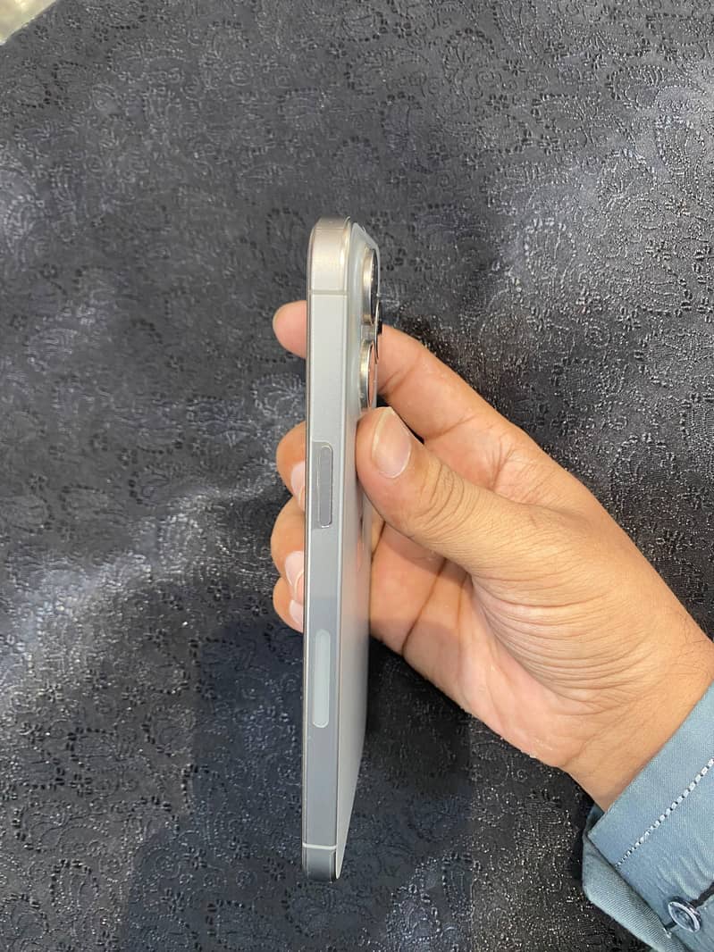 Apple iPhone 15 Pro Max 5
