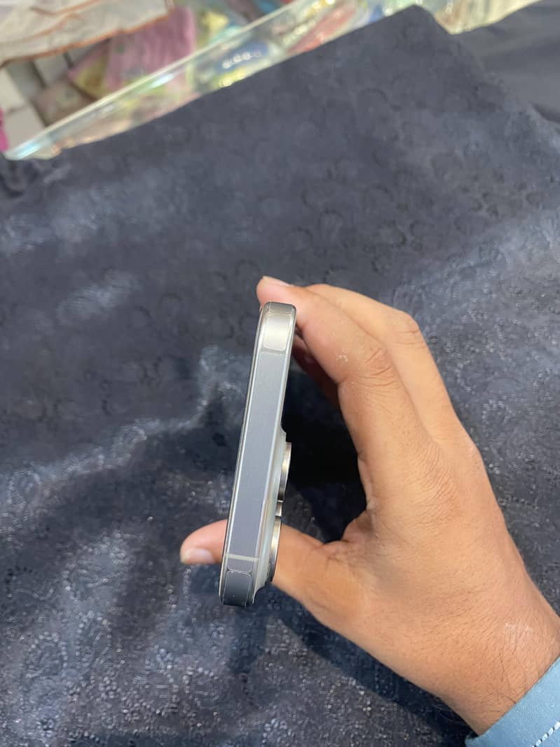 Apple iPhone 15 Pro Max 6