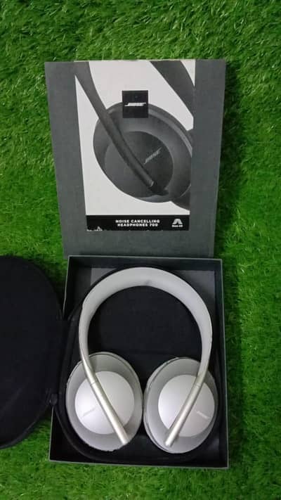 Bose nc700 used headphones with charger and box included