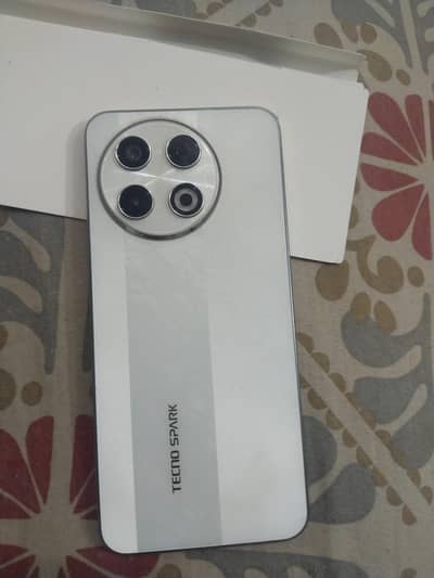 Spark 30 pro