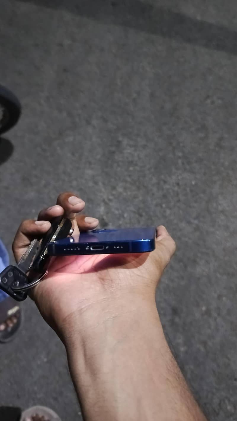 Apple iPhone 12 1