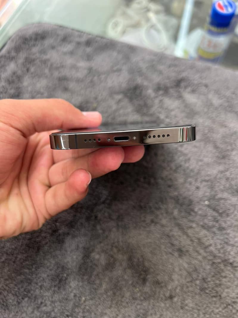 Apple iPhone 13 Pro Max 4