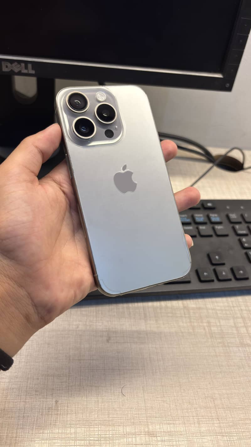 Apple iPhone 15 Pro 4