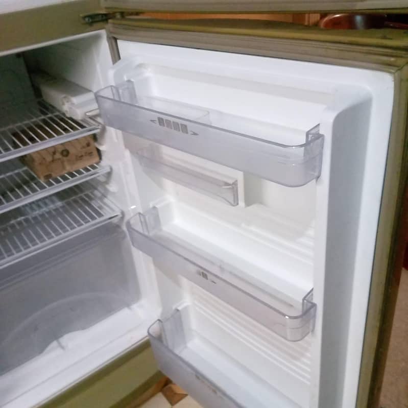 Dawlance fridge 0