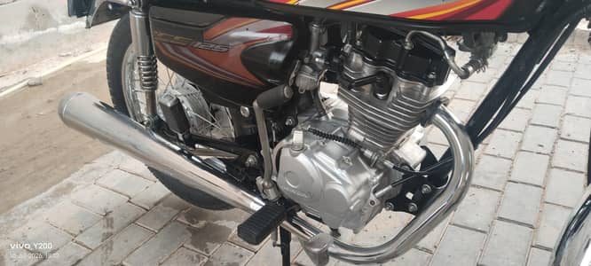 Honda 125 paka 22 model hai black colour good condition for sale i