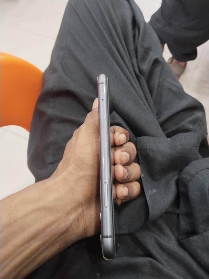 Apple iPhone 11 3