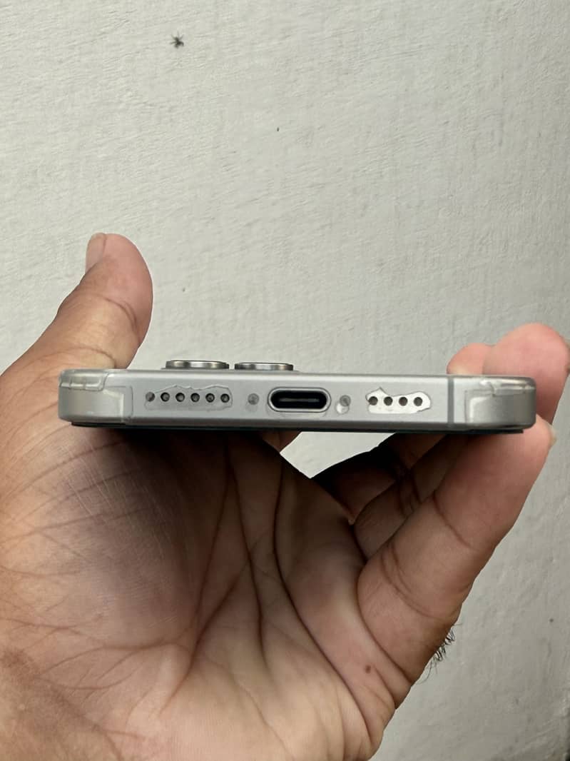 Apple iPhone 15 Pro Max 2