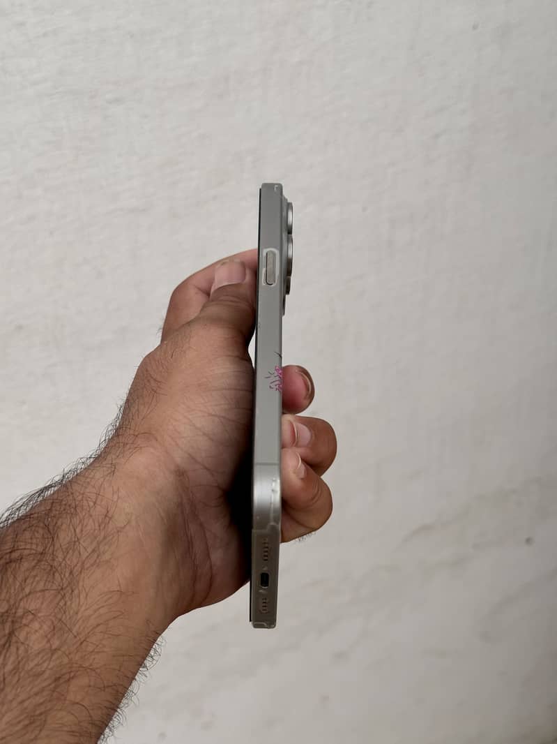 Apple iPhone 15 Pro Max 3