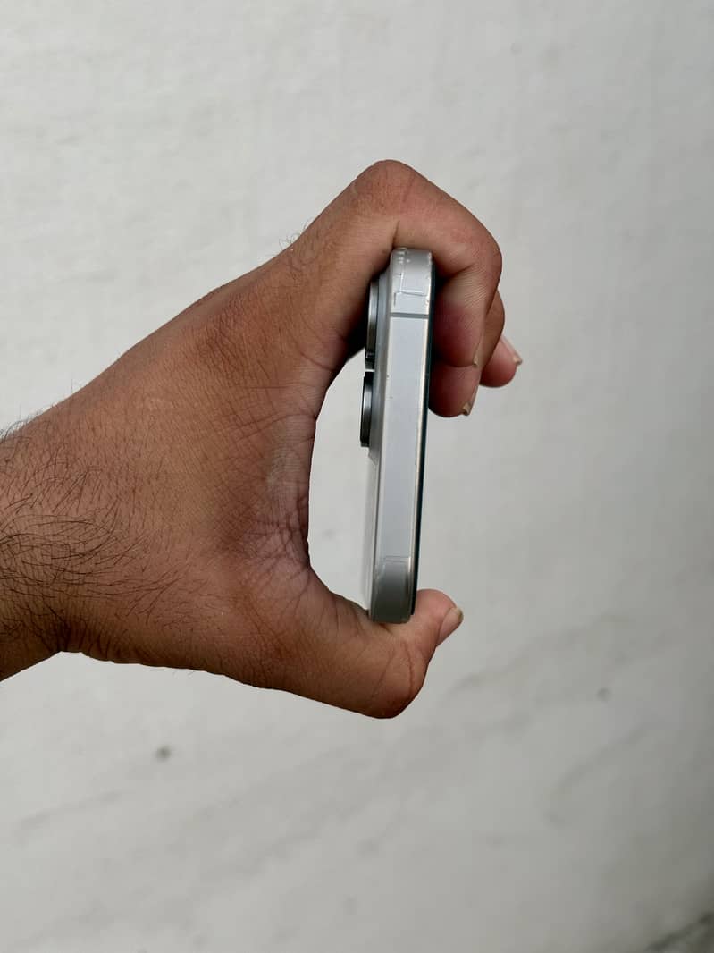 Apple iPhone 15 Pro Max 6