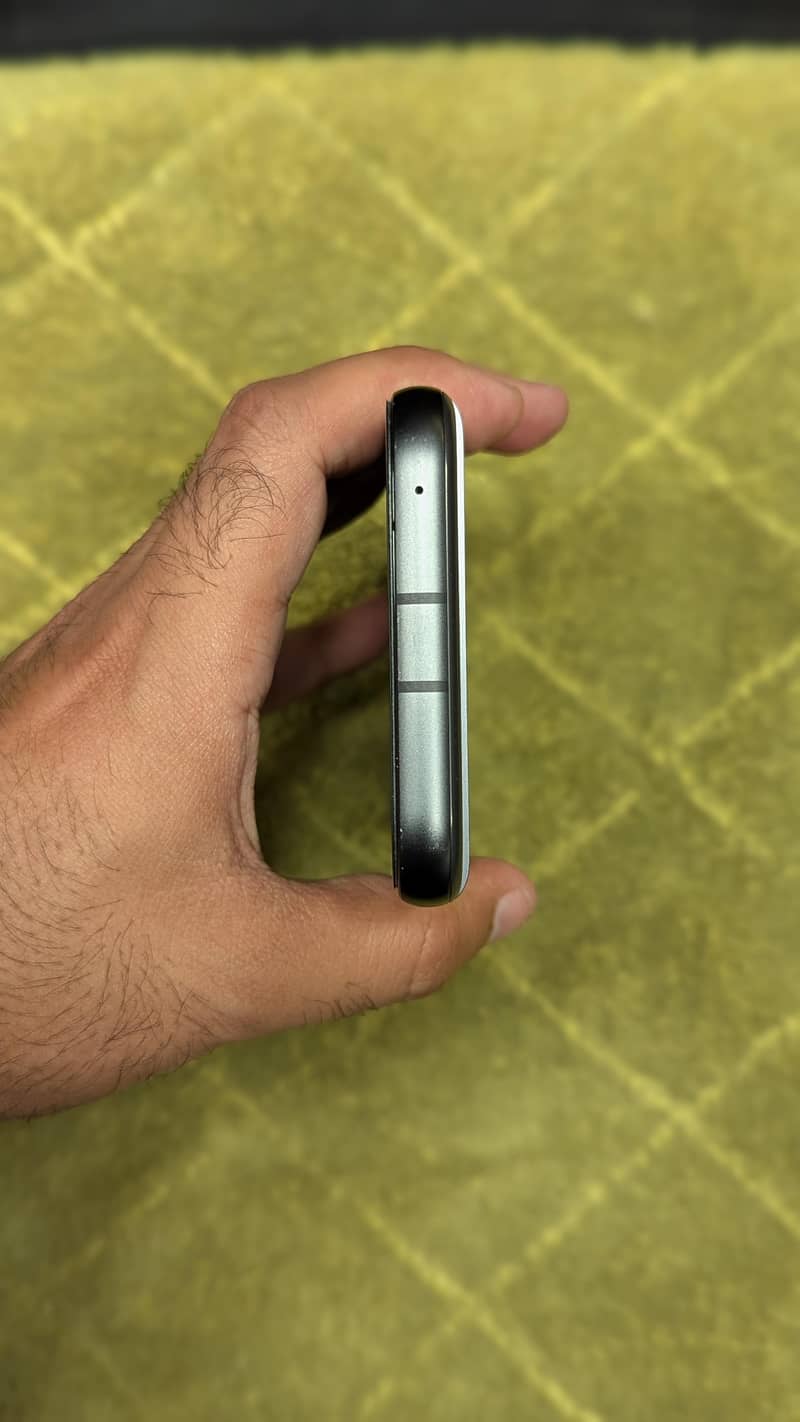 Google Pixel 8a 4
