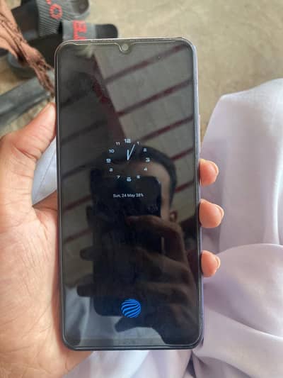 Vivo V20e with box