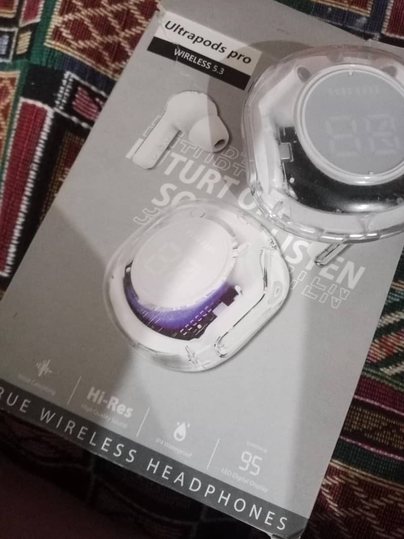 EARBUDS  1