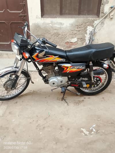 Honda 125  2021 model achi condition   argent for sell