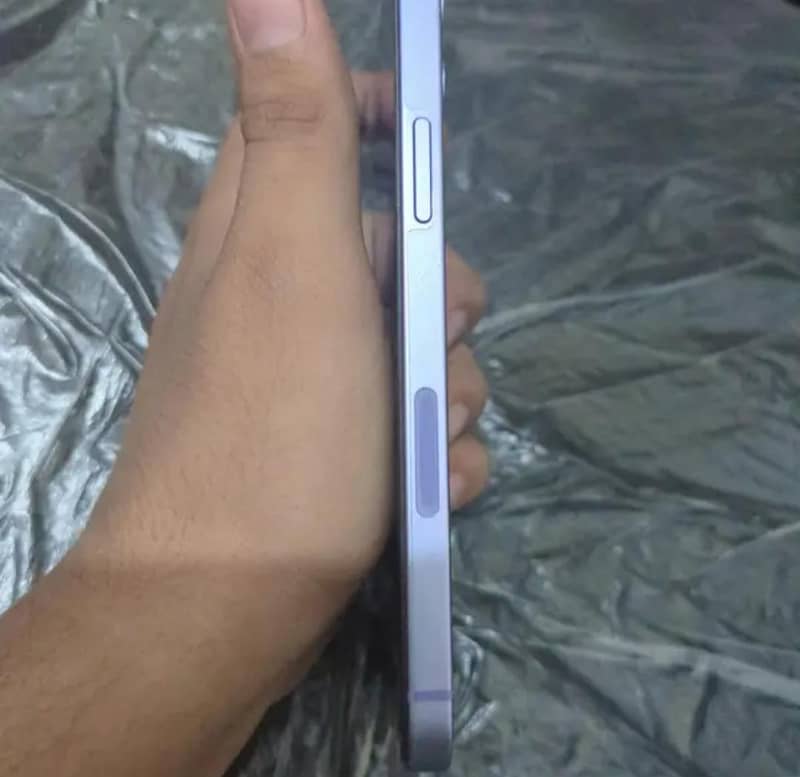 Apple iPhone 12 1