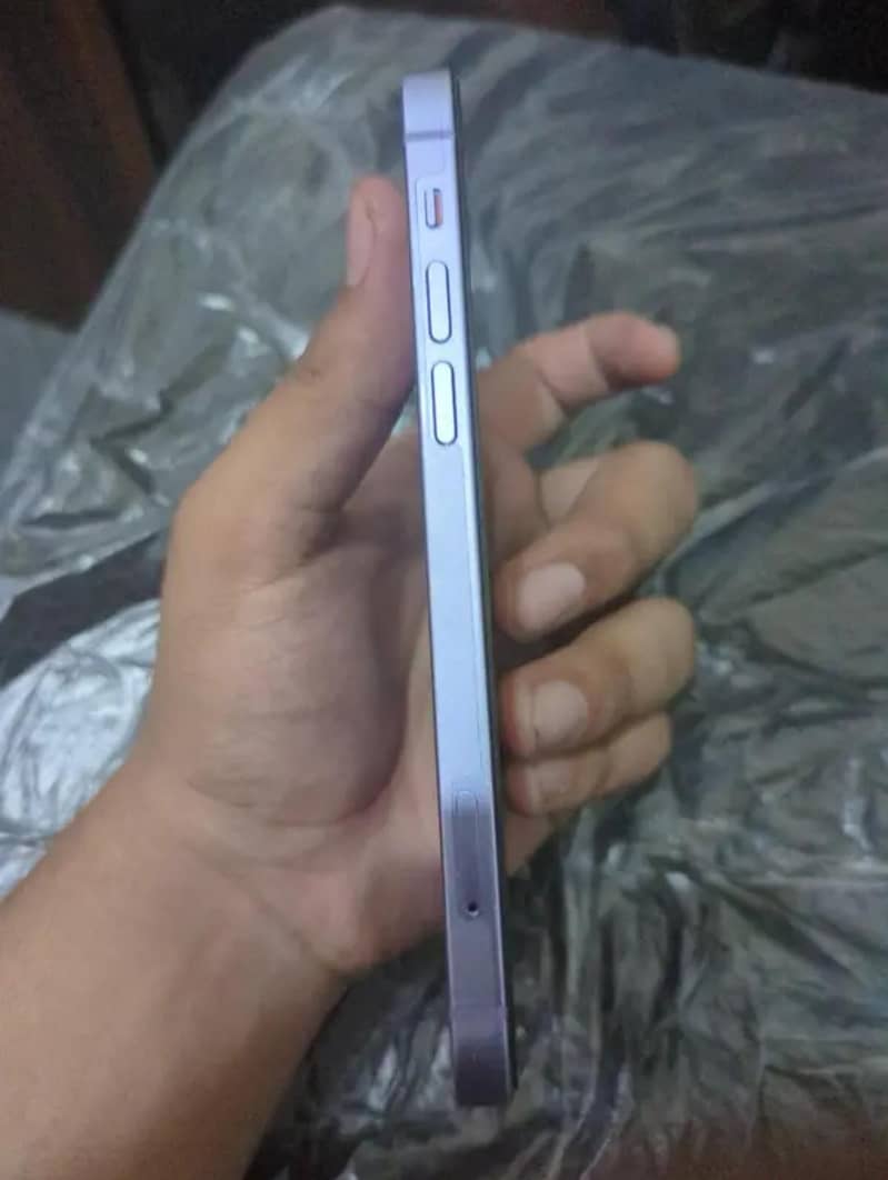 Apple iPhone 12 3