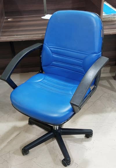 Laat vali Chairs Used like NEW office Chairs for sale, staff chairs