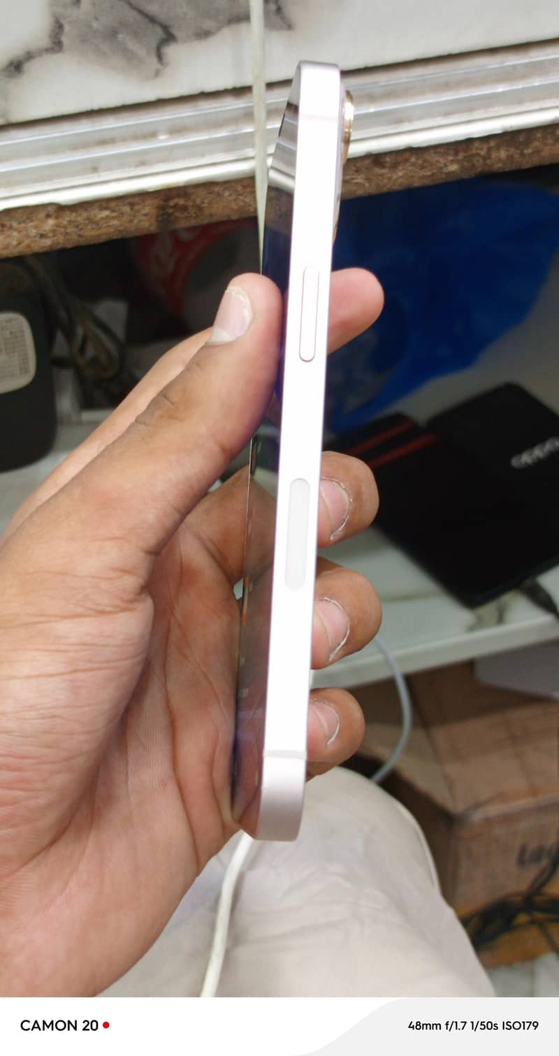 Apple iPhone 13 1