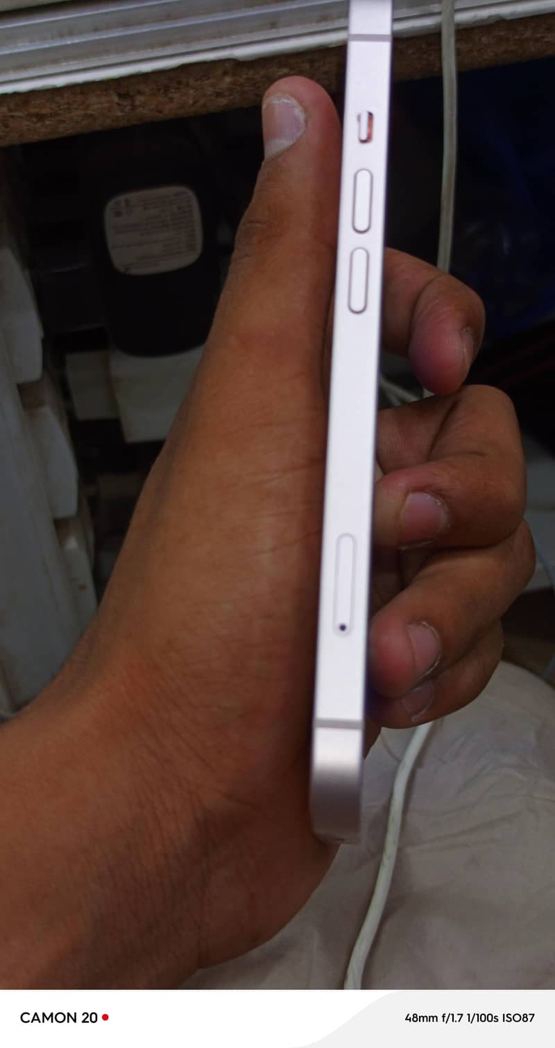 Apple iPhone 13 2