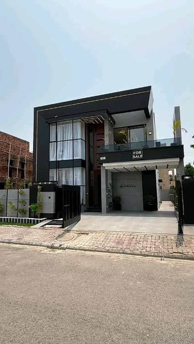 10 Marla Luxury House is Available for Rent in Bahria Town Lahore